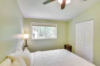 2 Mi to Lake Michigan: Pet-Friendly Sawyer Apt - Wifi