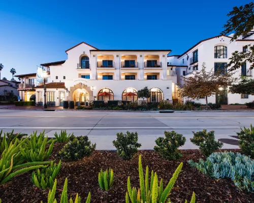 Harbor View Inn Hotels near Kunin Wines