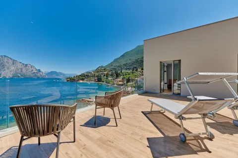 Hotel Castello Lake Front