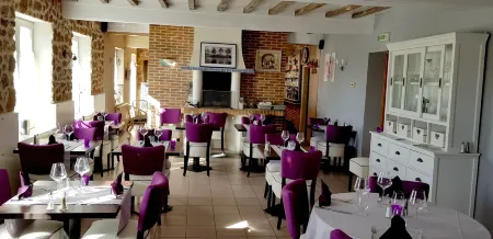 Logis - Hôtel & Restaurant "L'Envie des mets" Отели в г. Грофлье