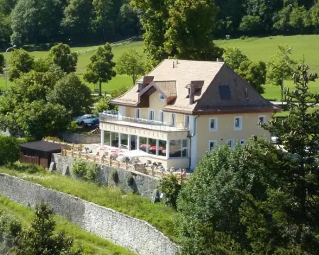 Petit Hôtel de Chaumont Hotels in Neuenburg