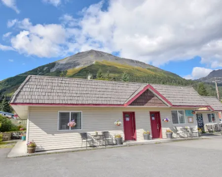 Trailhead Lodging Hotels in Seward