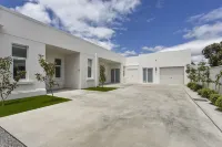 Aloha Central Platinum Apartments