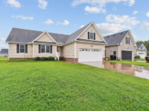 迷人的家庭度假屋帶寬敞的庭院三臥室住宅 帕斯闊坦克縣住宿飯店