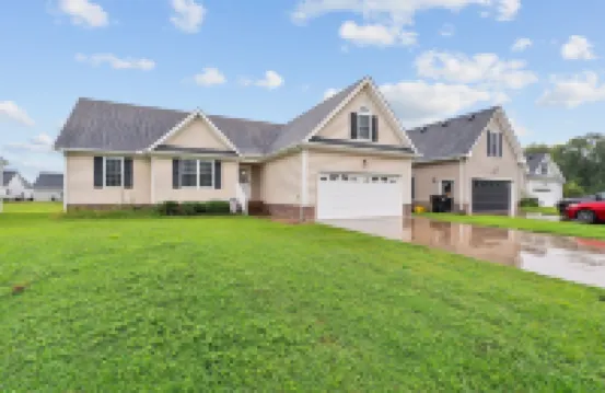 Charming Family Retreat With Spacious Yard 3 Bedroom Home