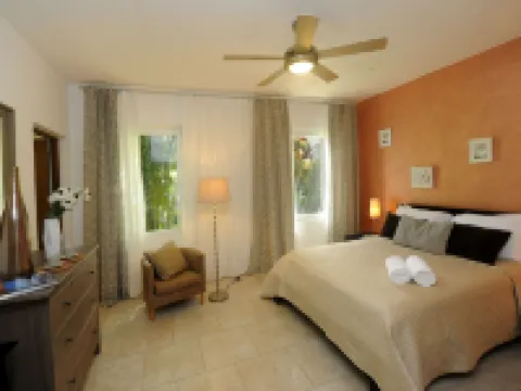 Infiniti Blu Luxury Ocean Front Condos ソスアのホテル