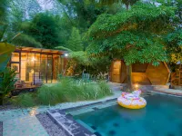 Karuna Villa Prambanan - Swimmingpools