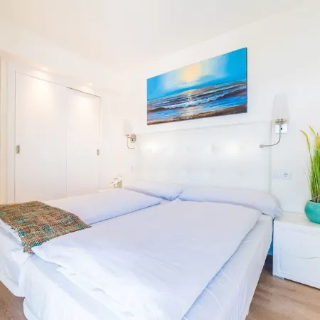 Fantastic 5-storey building with gigantic sea views, 2 bedrooms