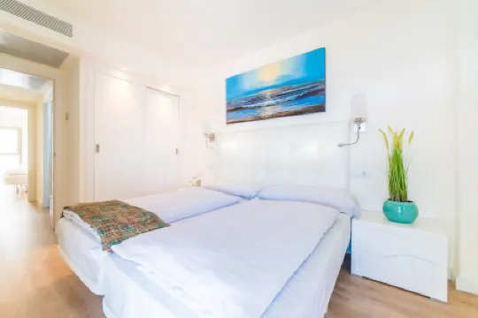 Fantastic 5-storey building with gigantic sea views, 2 bedrooms