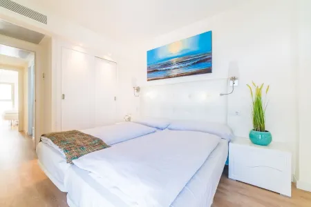 Fantastic 5-storey building with gigantic sea views, 2 bedrooms