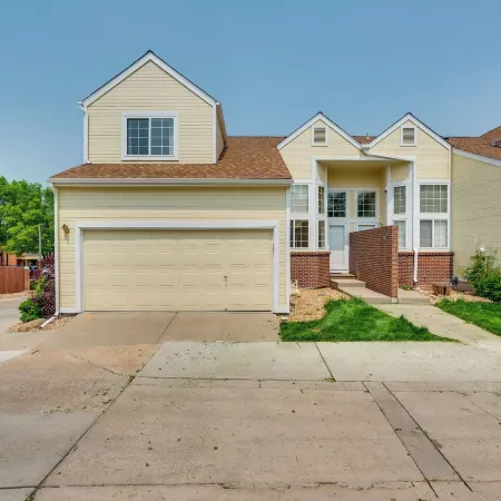 13 Mi to Dtwn Denver: Arvada Townhome w/ Deck