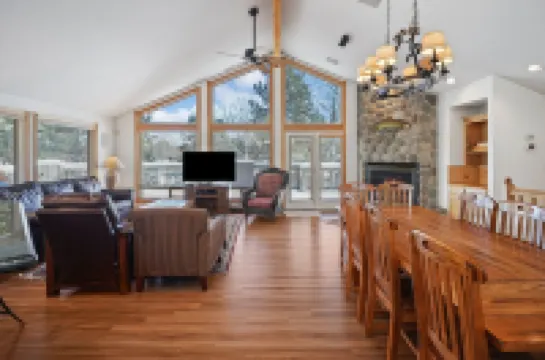 2 Sarazen Home with Hot Tub and BBQ on the Deck, Close to Woodlands Golf Course by Redawning