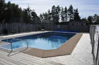 North Rustico Motel & Cottages - Pools
