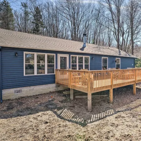 2 Mi to Beech Mtn: Family Retreat w/ Fire Pit