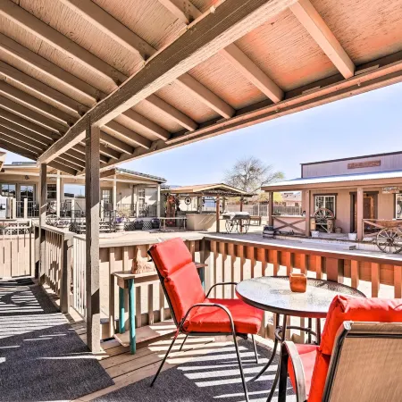 Western-Style Family Home 15 Mi to Lake Pleasant