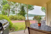 Steps to Shore: Scenic Big Boulder Lake Condo! - موقف سيارات