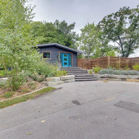 Riverfront Appleton Home with Pool and Boat Dock! Ξενοδοχεία στην πόλη Appleton