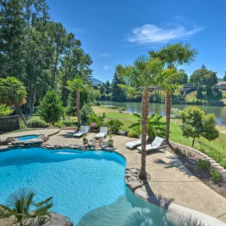 Luxe Getaway w/ Riverfront Views in Grants Pass!