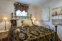 Large & Private Guest House Apt w/ Patio + Views! -  Ferienwohnungen