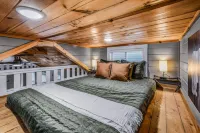 Sojourn Lodging - Mountain view