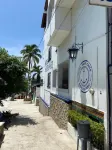 Hotel & Hostal Mayflower - Bãi đậu xe