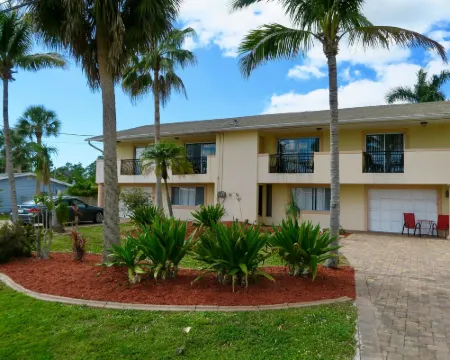 White Orchid Apartments Hotels in Iona