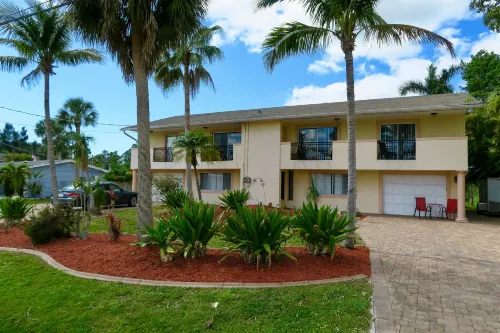 White Orchid Apartments Hotels in Iona