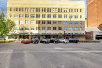 Walk to Unl Campus Dtwn Lincoln Loft Apt! Hotels in 