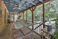 Serene Mableton Cabin - 13 Mi to Downtown Atlanta! - Bungalows