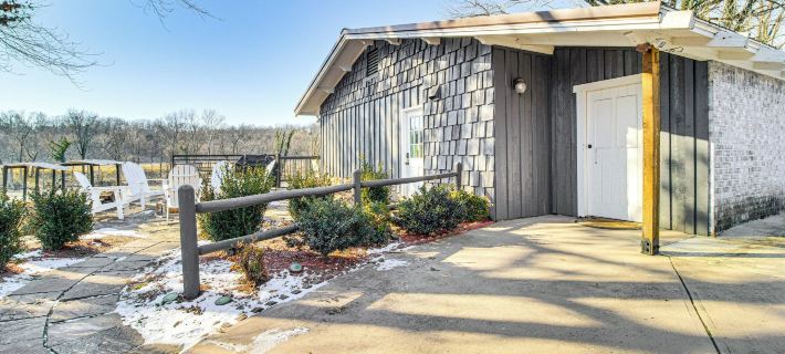 'Fish House' w/ Deck, Fire Pit & River Views Ξενοδοχεία στην πόλη Marion County