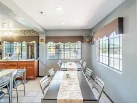 Super 8 by Wyndham San Antonio/Riverwalk Area Hotels near Comanche Park