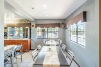 Super 8 by Wyndham San Antonio/Riverwalk Area - Ramah Hewan Peliharaan