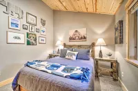 Bikes, Grill & Views: Luxe Truckee Cabin! - balcón