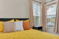 Rose's Lakeview Hotels in Pine Hills