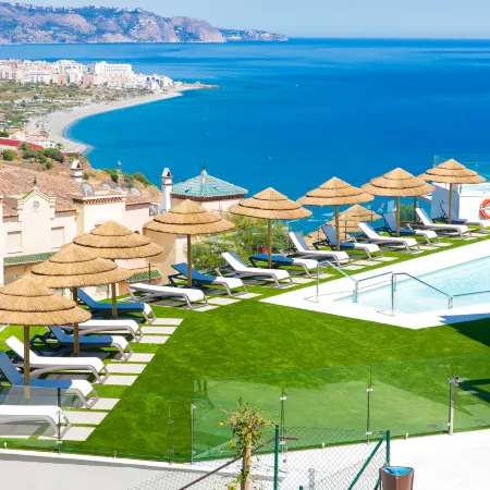 Collection View Free Spa & Padel