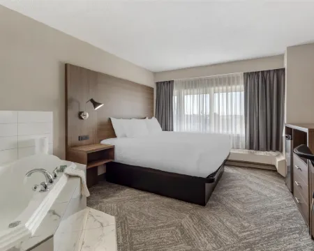 Best Western Cedar Park Inn エドモントンのホテル