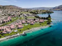 Lake Chelan Shores: Sandy Beach Delight # 1-5; Chelan, WA. Beautiful 2-bdr condo Hotels in Chelan