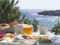 Zephyros Hotel berhampiran Pantai Paraga