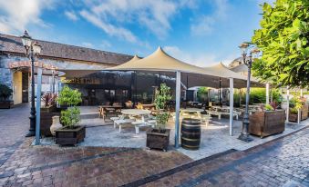 Court Yard Hotel