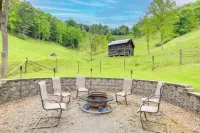 Cozy Mars Hill Farmhouse w/ Scenic Views - Wifi