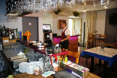 Central Apartments Integrated Hotel Отели рядом с достопримечательностью «Kolovare Beach»