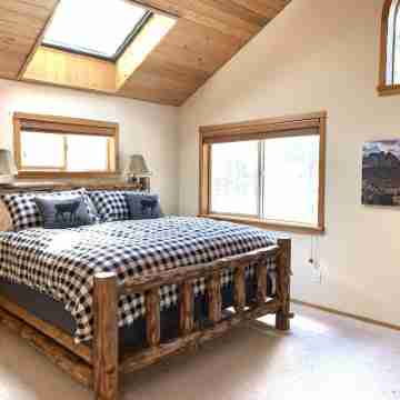 Whispering Timber our spacious 3 Bedroom, 3 Bath Family Home Rooms