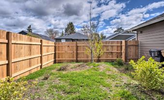 Grants Pass Home 1 Mi to Downtown and Rogue River!