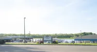 リバーサイドインアンドスイーツ - 駐車場