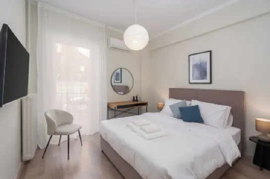 Classic Apartment in Piraeus, walk to Zeas Marina