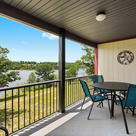 Sunset View at Anchors Point Lakefront Stay for 8 w/ Private Balcony