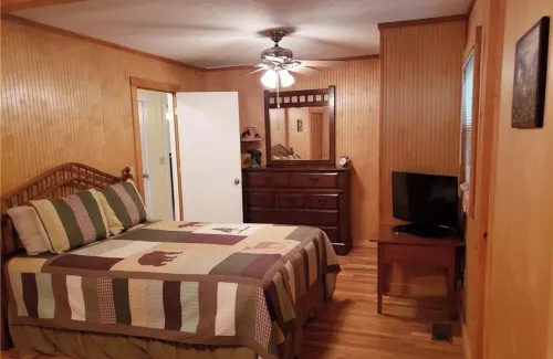 Family Cabin with Hot Tub & Game room. 8.3 miles from Appalachian Ski Mt.