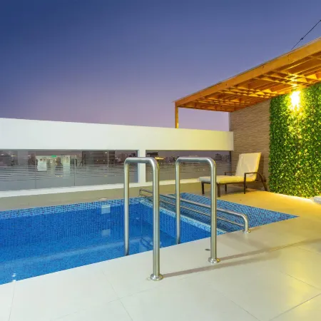 Howard Johnson by Wyndham Lima Miraflores Art House Отели в г. Мирафлорес