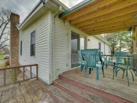 Peaceful Hazel Cottage w/ Deck & Yard! Hotels in Calloway County