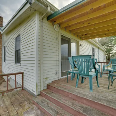 Peaceful Hazel Cottage w/ Deck & Yard! Отели в г. Каллоуэй Каунти